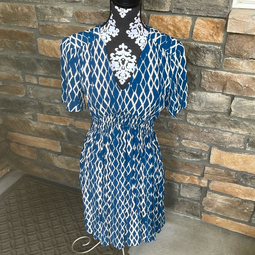 Short sleeve dress